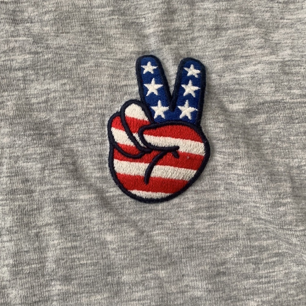 Aeropostale 80’s boxy cropped tee with peace sign patch size small - Picture 2 of 4
